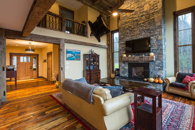 Great room in western style lodge home in Waterbury, Vermont